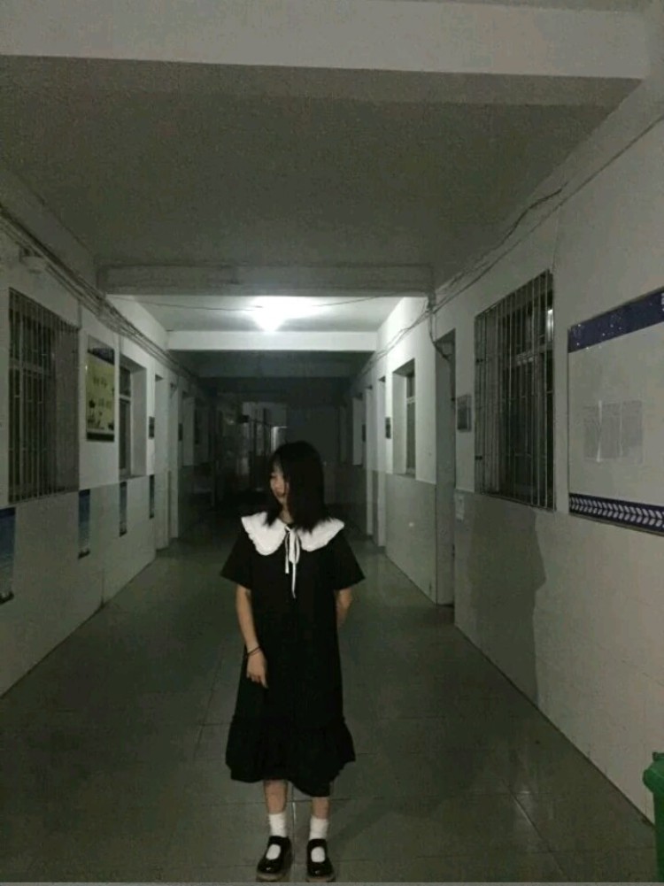 小刘在这`-江西省·赣州市·宁都县--在校学生
喜欢拍照,喜欢化妆
接寄拍,可以尝试各种风格
身高160,体重88