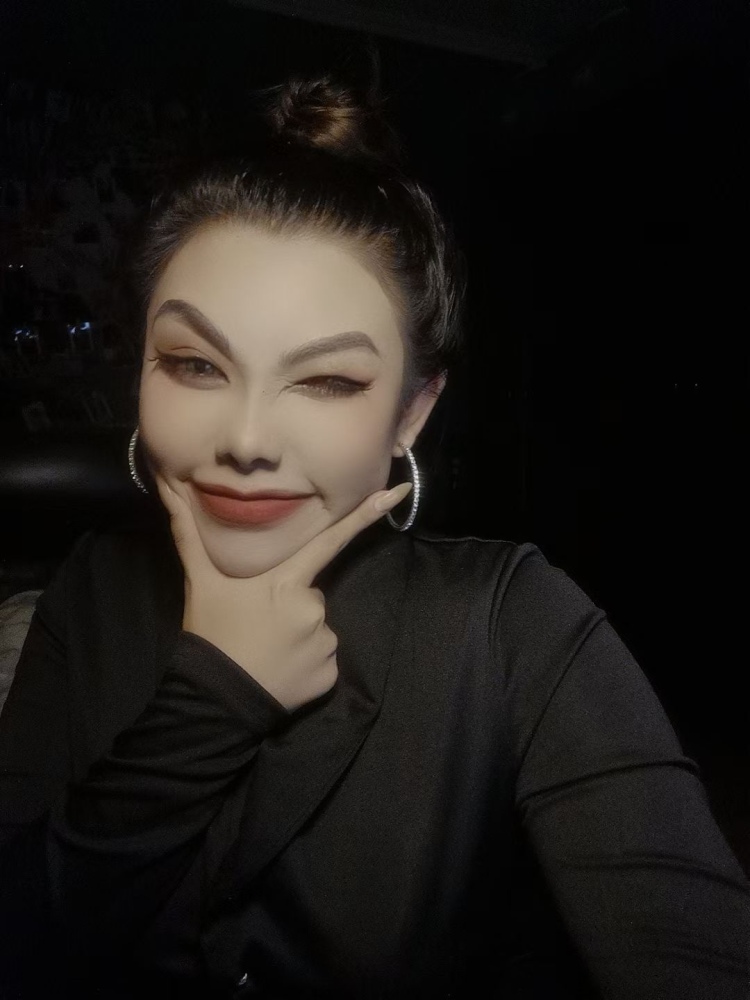 Vast-辽宁省·沈阳市·浑南区-抖音-接单范围:买家秀 美妆,首饰,衣服,包包等都可以,身高160 体重50公斤 诚信合作,作品满意为止