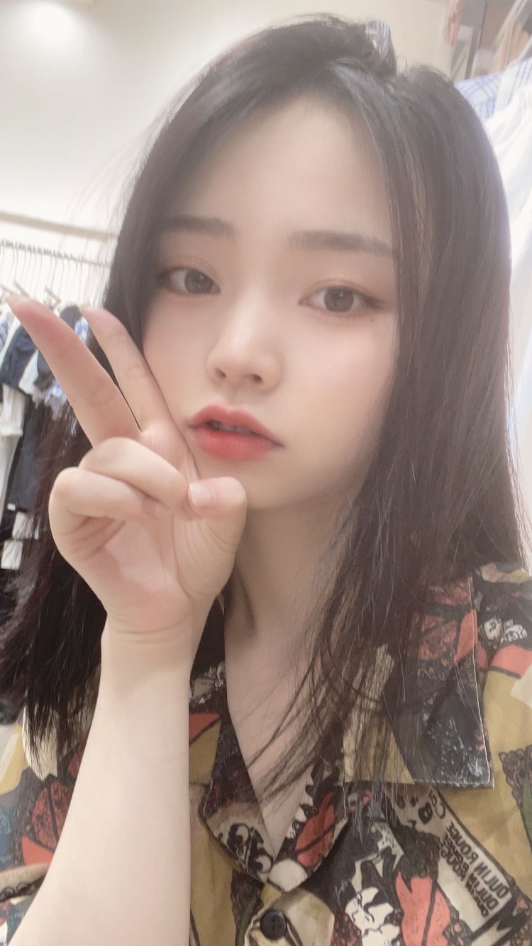Gladys-四川省·宜宾市·翠屏区-抖音,***-我是一名自己开服装店的店主,平时喜欢拍版,也喜欢化妆,喜欢拍照,修图,对服装搭配也很感兴趣