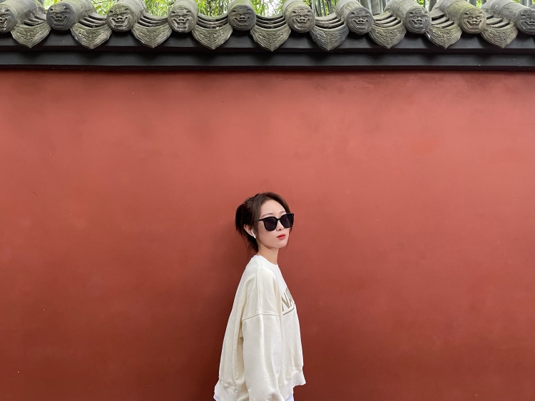 ℉ 彤-吉林省·长春市·德惠市--167cm 接寄拍,接买家秀,各个平台都可,(美瞳、饰品、服装、鞋、包)会修图各种风格都可
