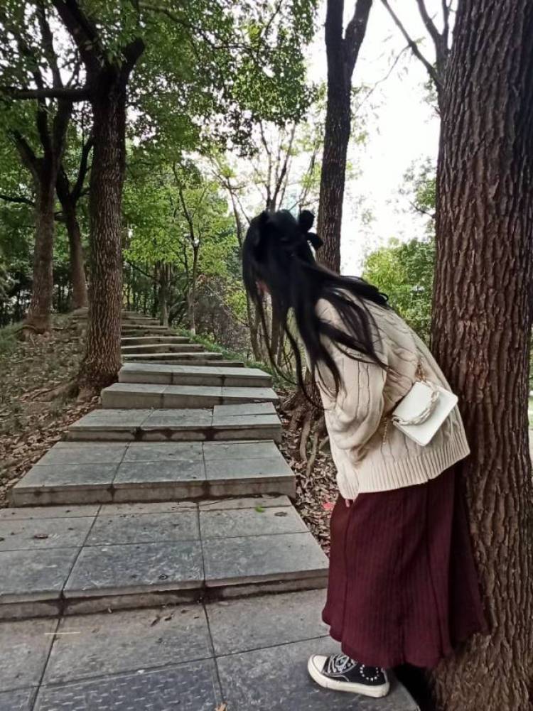 玥子-湖北省·省直辖县级行政区划·仙桃市-抖音-学生, 非常喜欢拍照📸,分享日常, 身高155, 体重85。