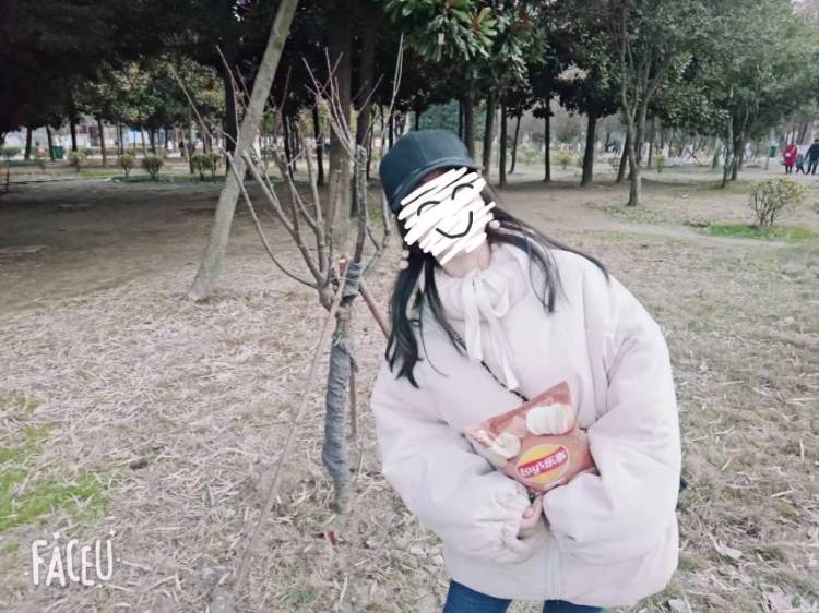 玥子-湖北省·省直辖县级行政区划·仙桃市-抖音-学生, 非常喜欢拍照📸,分享日常, 身高155, 体重85。