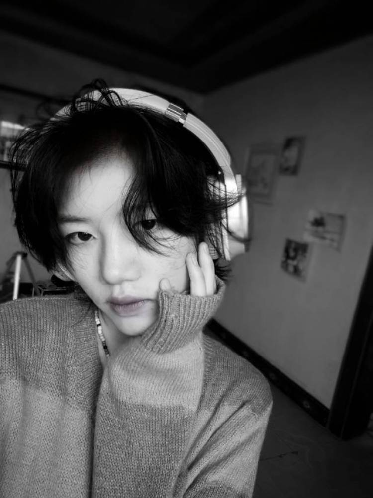 晞冉-湖北省·黄冈市·黄梅县-美图秀秀-年龄:19
身高体重170 110
发型:少年感短发
风格百变
寄拍、送拍都可以性别不卡死(假发、服饰、美瞳)
会自拍,P图自然
学习能力快,领悟强,塑造空间
刚上路小赚,提高经验值