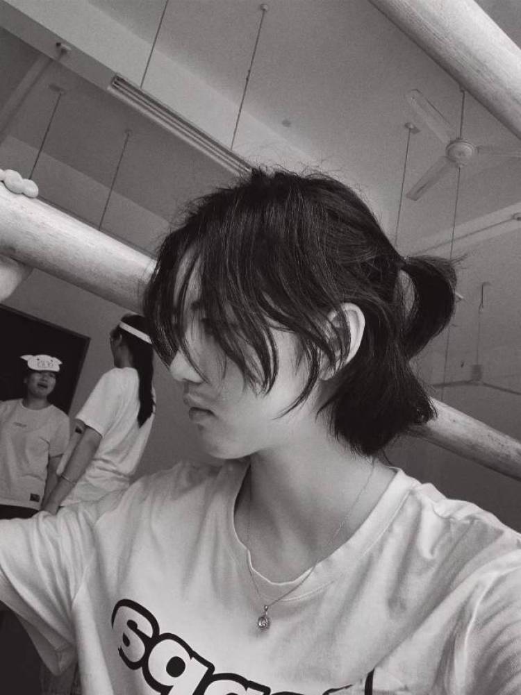 晞冉-湖北省·黄冈市·黄梅县-美图秀秀-年龄:19
身高体重170 110
发型:少年感短发
风格百变
寄拍、送拍都可以性别不卡死(假发、服饰、美瞳)
会自拍,P图自然
学习能力快,领悟强,塑造空间
刚上路小赚,提高经验值