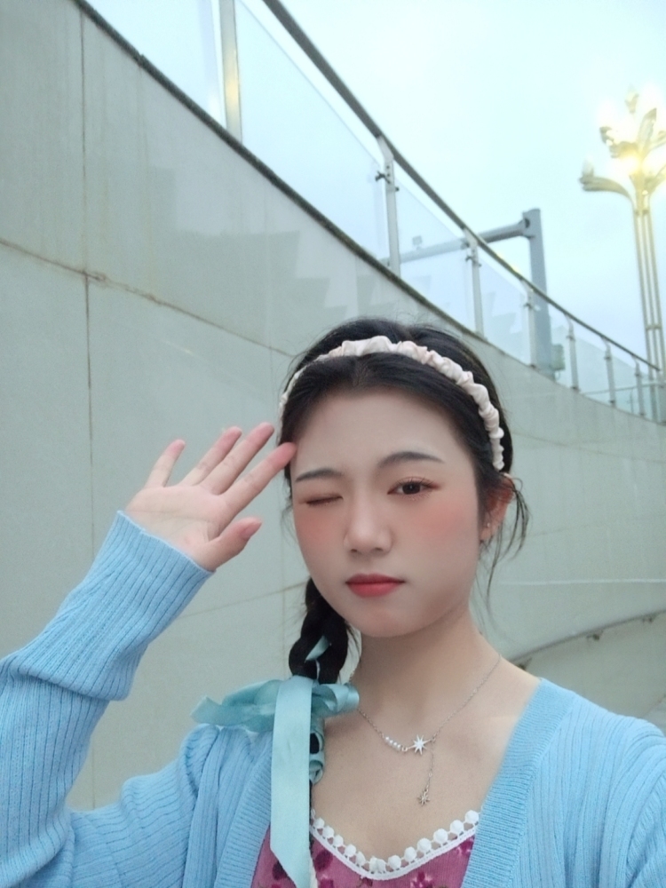 含文绘绘-贵州省·贵阳市·花溪区-*** 快手-希望接平面模特,约拍寄拍都可以。会拍照会修图。本人155,体重40㎏。希望各位商家多留意