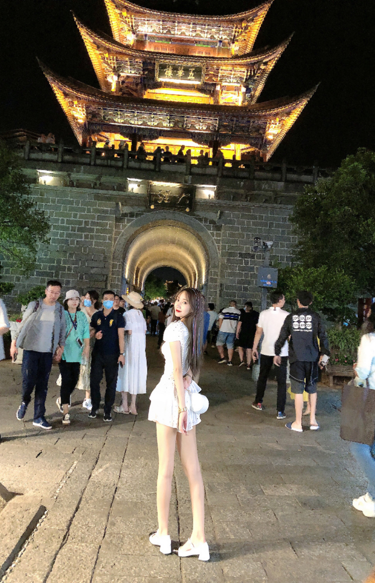 南一-云南省·昆明市·呈贡区-抖音 快手 微博-买家秀淘宝 寄拍网拍 平面模特 风格多样 出图质量高 不满意可重拍 不接太露私房 寄拍不接丝袜情趣内衣 期待与您合作!
艺名:南一
身份:素人模特
年龄:19
身高:166CM
体重:47KG
粉丝: