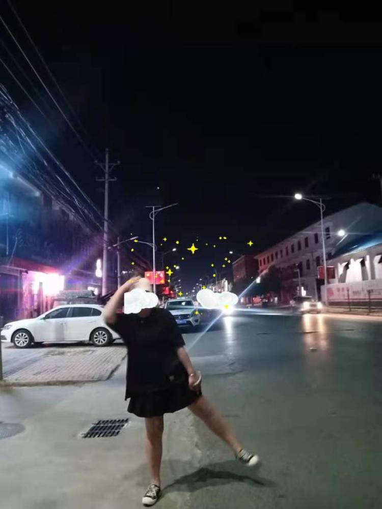 温柔夷.×-河南省·焦作市·武陟县--在线接单, 服装主图,买家秀,帽子耳环指甲油口红服装鞋子
寄拍工作关系
有两个小姐姐
一个身高168,体重110
一个身高173,体重150