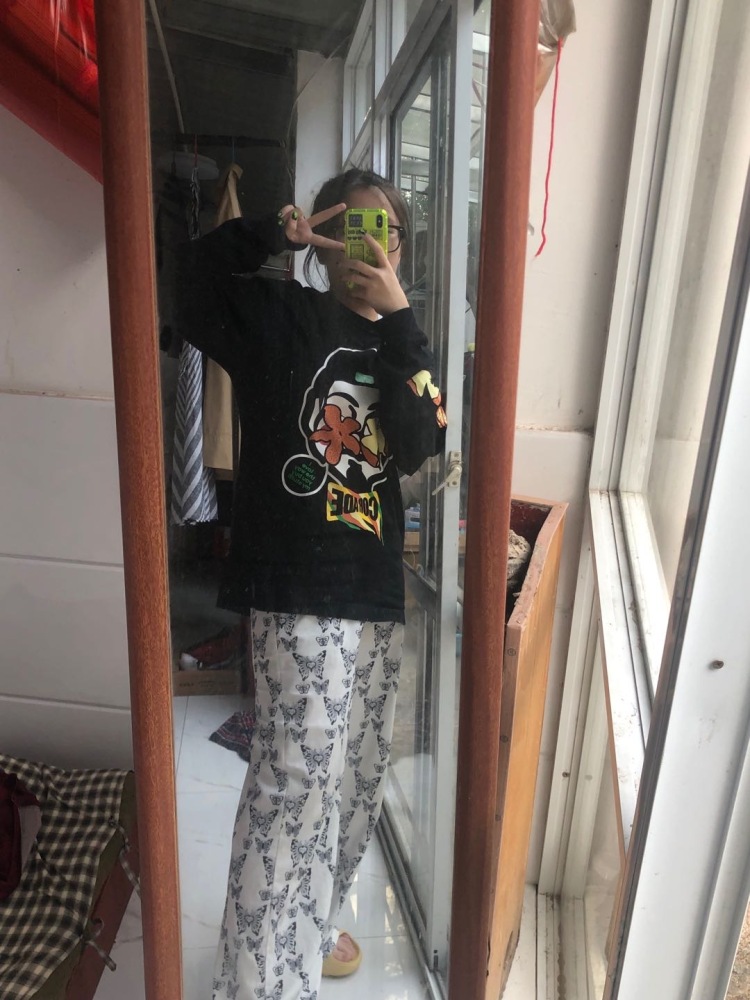 oops!-江苏省·苏州市·张家港市--热爱篮球,是一名国际学校的学生,身高165以上,体重110。愿意接到寄拍,价格好谈
