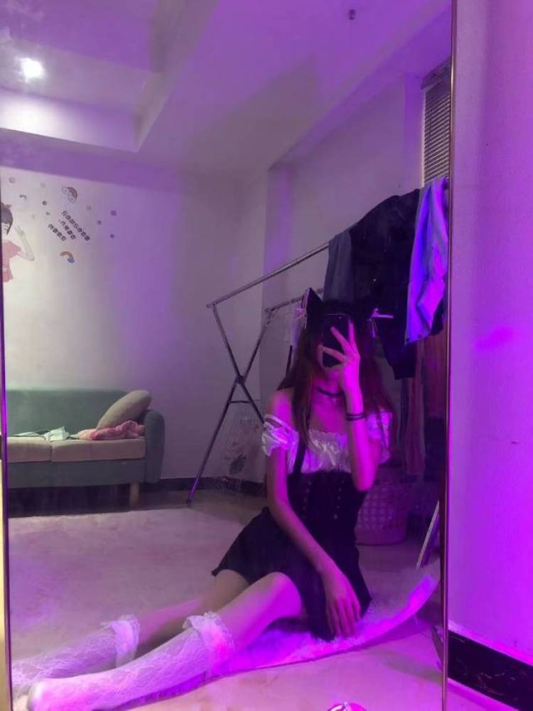 张晗睡不着-湖南省·长沙市·天心区-抖音,快手-会化妆,会拍照,会p图,接寄拍,如果可以下午也可以约拍,晚上八点要直播。