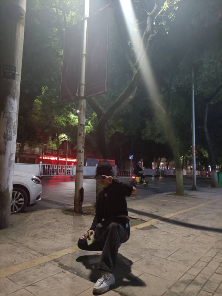 KK-湖南省·常德市·鼎城区-抖音,***-现为在校大学生,爱好跳舞小说,长相属于较可爱类型,但风格可变,身高体重不突出,喜欢拍照,接买家秀寄拍,价格好商量