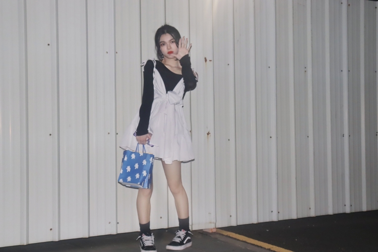 Di King-四川省·绵阳市·梓潼县-***,b站-159CM,43kg。18岁,五官端正。做过直播,也有做过模特约拍,会p图,本人也玩摄影,会拍照📸