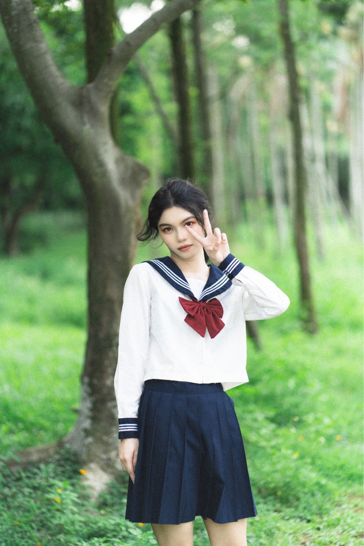 Di King-四川省·绵阳市·梓潼县-***,b站-159CM,43kg。18岁,五官端正。做过直播,也有做过模特约拍,会p图,本人也玩摄影,会拍照📸