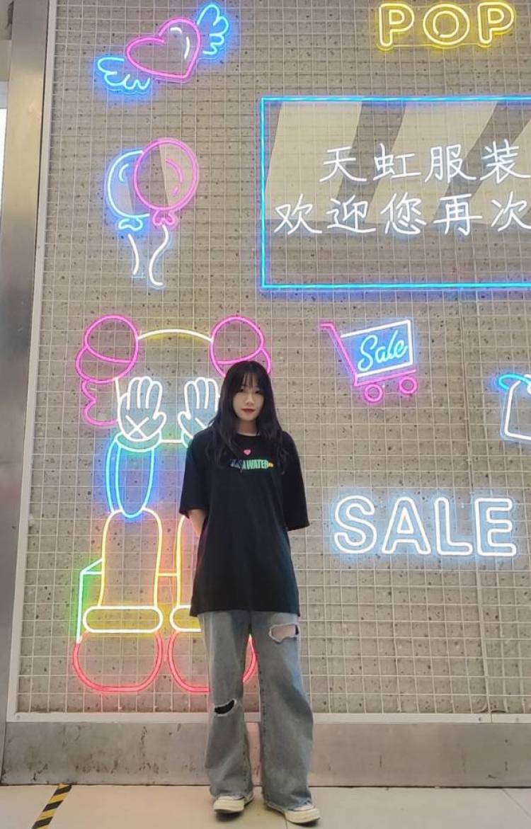 绝对快樂-江苏省·苏州市·常熟市-抖音,快手-身高160 体重57微胖女生,喜欢化妆和拍照,平时玩抖音和快手,想接寄拍,保证大家喜欢(⸝⸝•‧̫•⸝⸝)