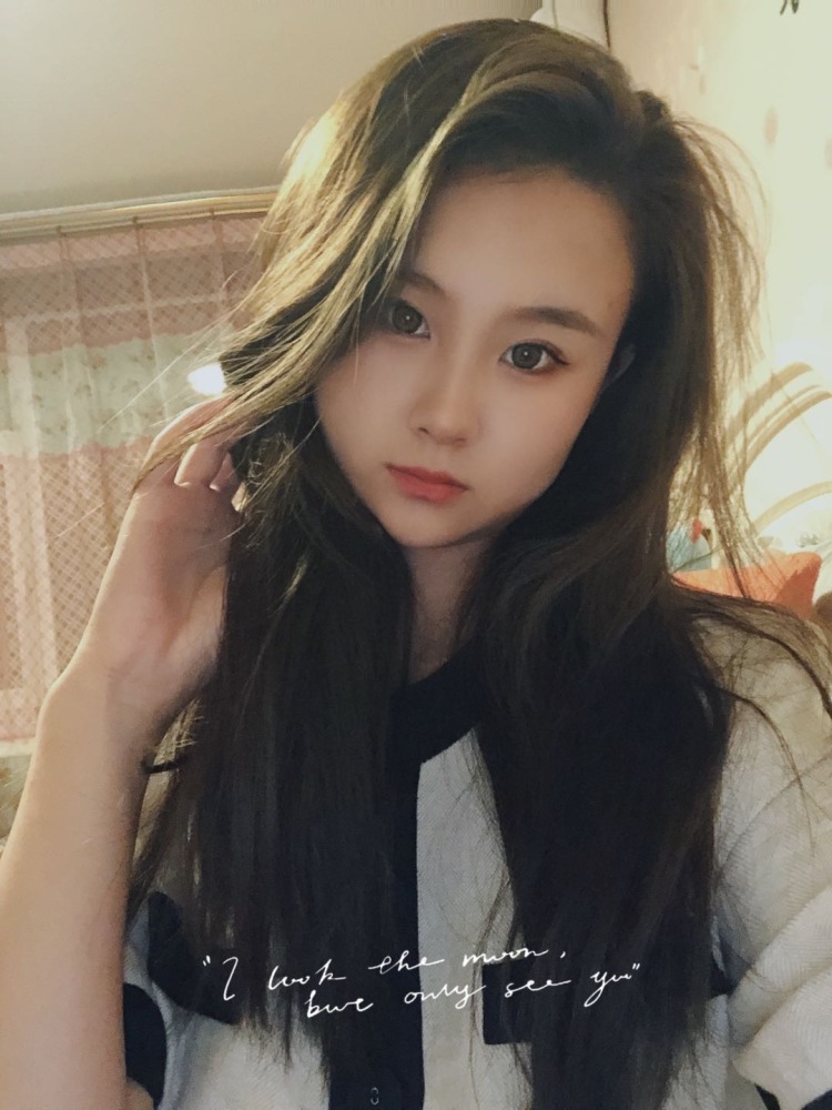 Qi Qi-山西省·临汾市·尧都区-*** 微博-身高168 体重100斤 想接单子 买家秀 测评 衣服拍摄 开箱 有意者可以看看我 给个机会 谢谢啦~