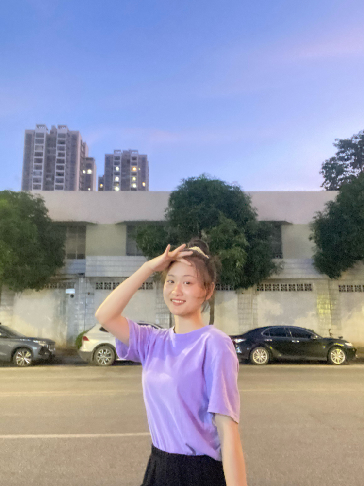 Liu夢婷-广西壮族自治区·南宁市·西乡塘区--学艺术,喜欢唱歌画画拍照,会PS,懂修图,会穿搭。善于沟通。接日常的穿搭也包括鞋子包包小首饰等网拍,平时主要为甜美风小香风御姐风也可🉑,不接太暴露的,希望有机会可以合作💭💭谢谢