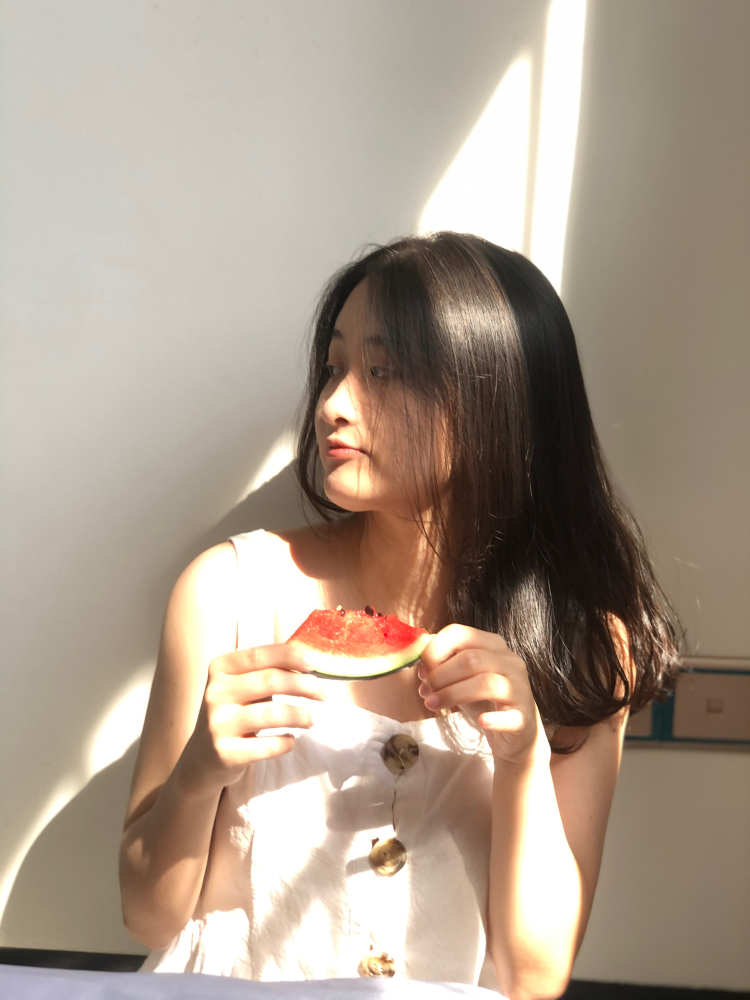 Liu夢婷-广西壮族自治区·南宁市·西乡塘区--学艺术,喜欢唱歌画画拍照,会PS,懂修图,会穿搭。善于沟通。接日常的穿搭也包括鞋子包包小首饰等网拍,平时主要为甜美风小香风御姐风也可🉑,不接太暴露的,希望有机会可以合作💭💭谢谢