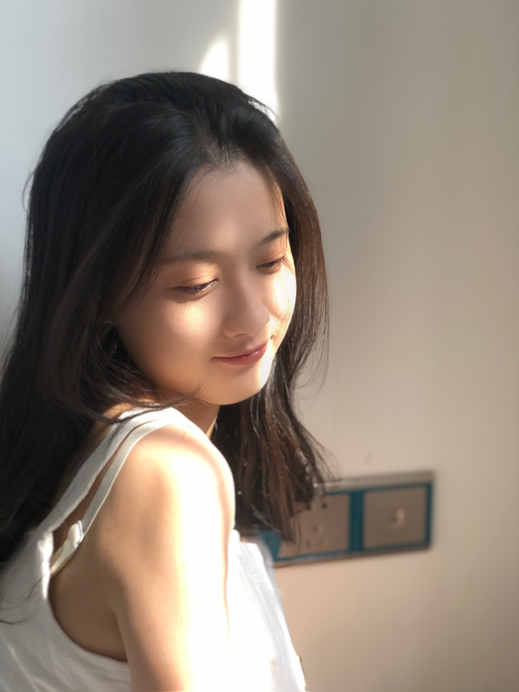 Liu夢婷-广西壮族自治区·南宁市·西乡塘区--学艺术,喜欢唱歌画画拍照,会PS,懂修图,会穿搭。善于沟通。接日常的穿搭也包括鞋子包包小首饰等网拍,平时主要为甜美风小香风御姐风也可🉑,不接太暴露的,希望有机会可以合作💭💭谢谢