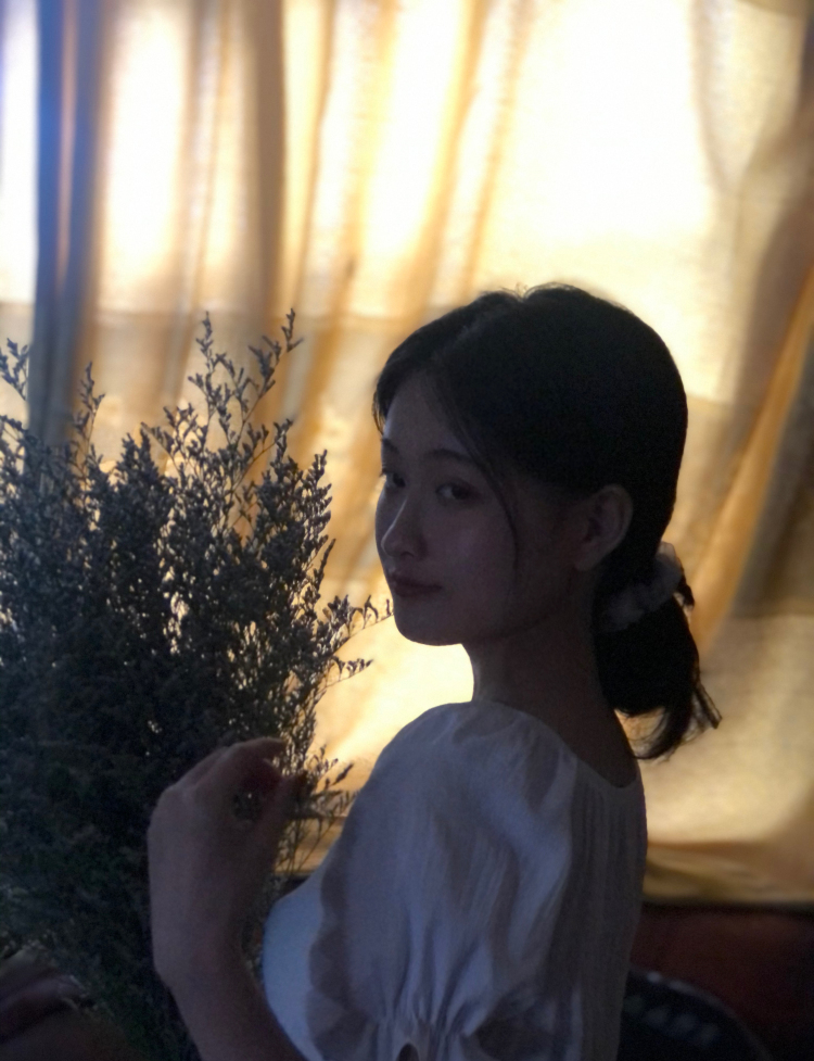 Liu夢婷-广西壮族自治区·南宁市·西乡塘区--学艺术,喜欢唱歌画画拍照,会PS,懂修图,会穿搭。善于沟通。接日常的穿搭也包括鞋子包包小首饰等网拍,平时主要为甜美风小香风御姐风也可🉑,不接太暴露的,希望有机会可以合作💭💭谢谢