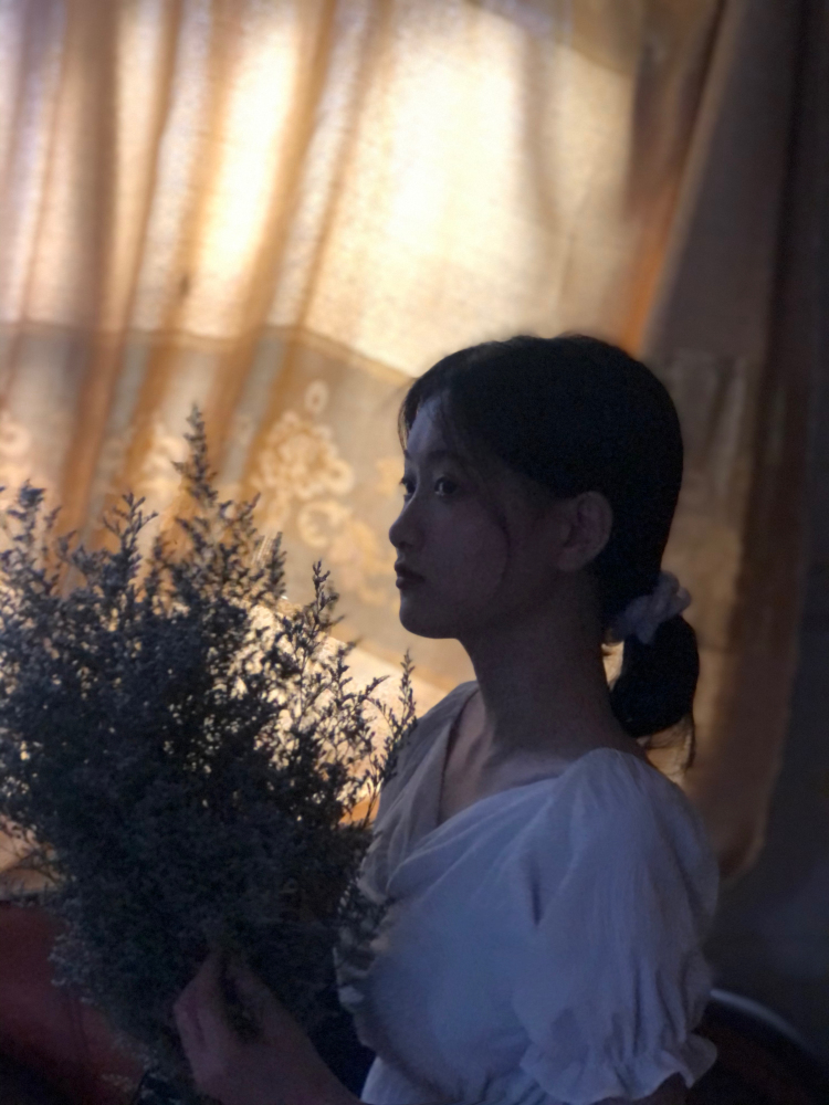 Liu夢婷-广西壮族自治区·南宁市·西乡塘区--学艺术,喜欢唱歌画画拍照,会PS,懂修图,会穿搭。善于沟通。接日常的穿搭也包括鞋子包包小首饰等网拍,平时主要为甜美风小香风御姐风也可🉑,不接太暴露的,希望有机会可以合作💭💭谢谢