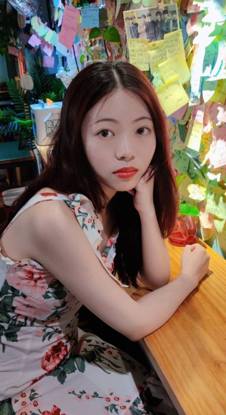 Mary-重庆市·重庆市·渝中区-***-接寄拍,同城约拍。会p图,擅长服装搭配,可自带妆容,160/43kg,风格清新时尚、复古性感都可驾驭。