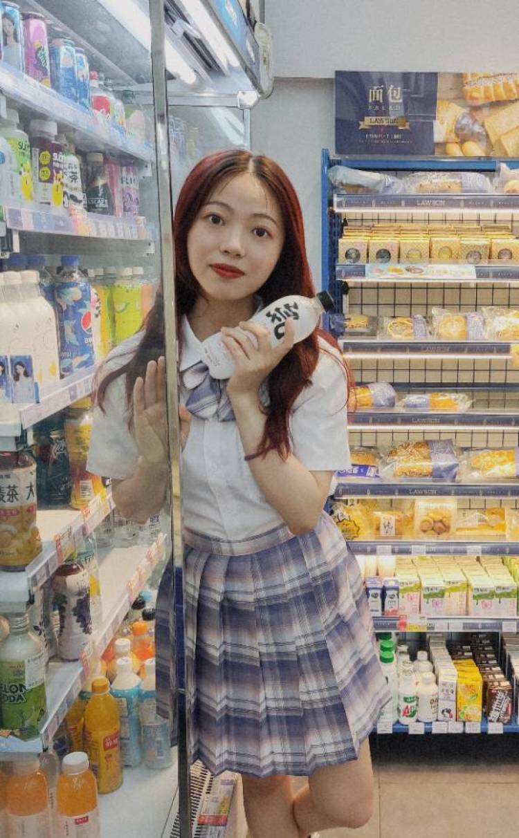 Mary-重庆市·重庆市·渝中区-***-接寄拍,同城约拍。会p图,擅长服装搭配,可自带妆容,160/43kg,风格清新时尚、复古性感都可驾驭。