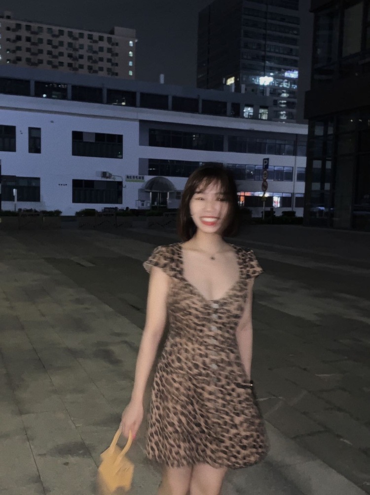 Chiwen-广东省·深圳市·宝安区-抖音|微博|***-158/46,会拍照会p图,风格多变,可韩系可欧美可御姐,网感好,时髦度也很不错,还会化妆。现接寄拍,买家秀,详情页***都可以