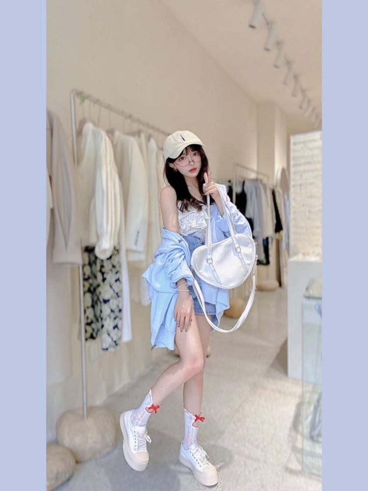 夏小九-四川省·成都市·锦江区--会修图 出图快 平时做小店模特儿 玩汉服 洛丽塔 jk 风格多样化 接买家秀 可出视频 私域流量推广 v信有5000女生好友 社交平台推广有1.3w关注度