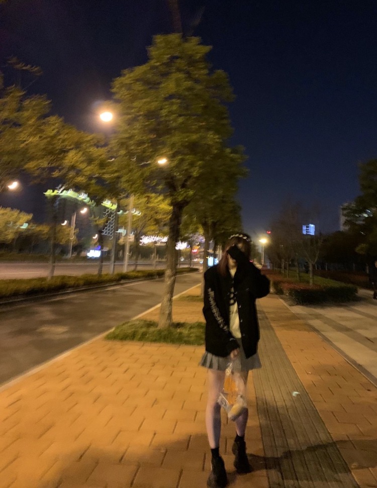 Ashley--山西省·忻州市·忻府区--本人身高167 体重94斤 舞蹈专业在校大学生 可以接单素人接拍 买家秀 卖家秀详情页等等 出图快 文案可自行编辑
