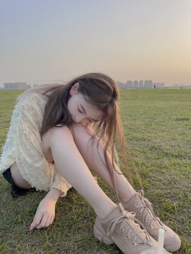 Ashley--山西省·忻州市·忻府区--本人身高167 体重94斤 舞蹈专业在校大学生 可以接单素人接拍 买家秀 卖家秀详情页等等 出图快 文案可自行编辑