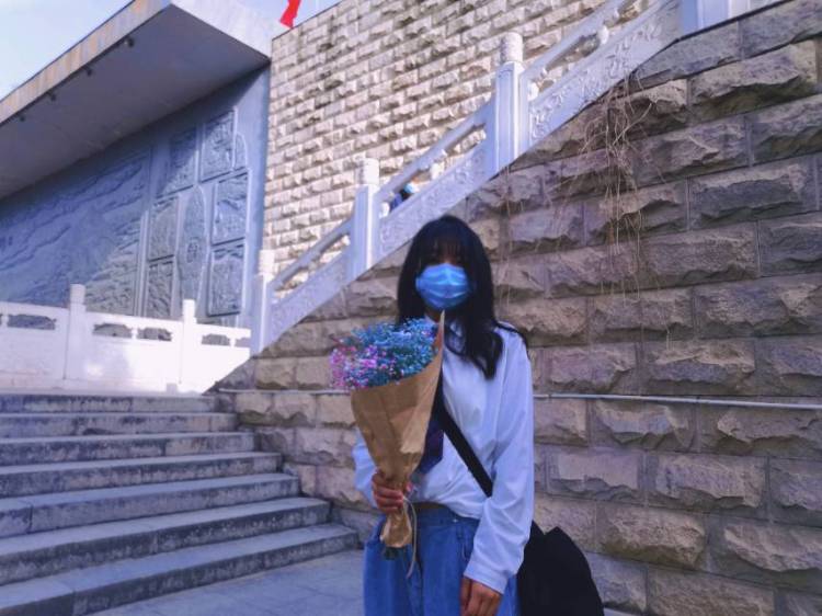 傅长歌-山西省·大同市·广灵县--在校大学生,会街舞,会拍照,会修图,会穿搭,有马甲线,希望能够赚一点点零花钱。