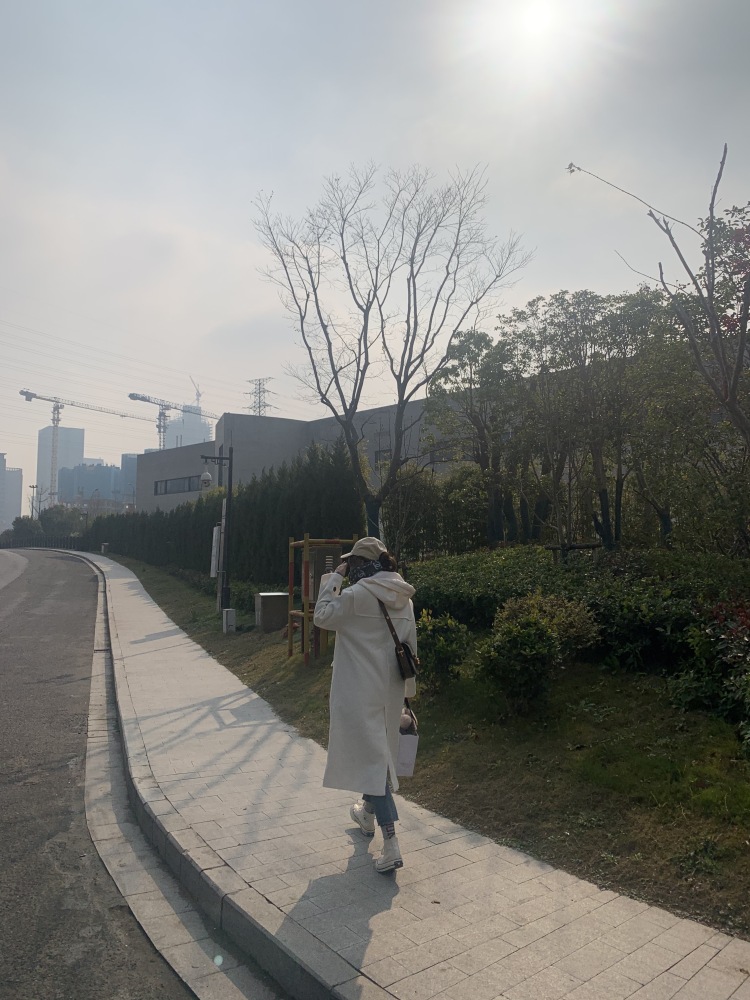bzdsbqd-浙江省·杭州市·拱墅区--身高166,体重47kg,接寄拍,物品可协商,风格多变,可p图。