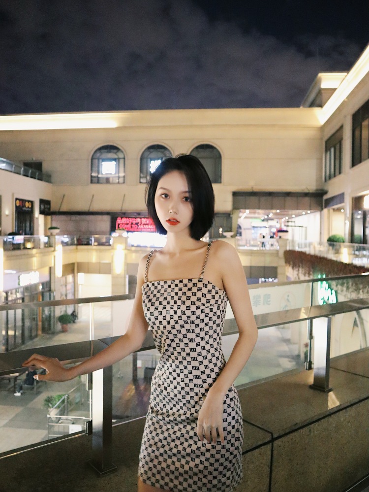 锐锐-上海市·上海市·杨浦区-抖音、***、微博-可接寄拍、平面。
身材比例好,可驾驭多种风格,形象好
服装、饰品、美妆