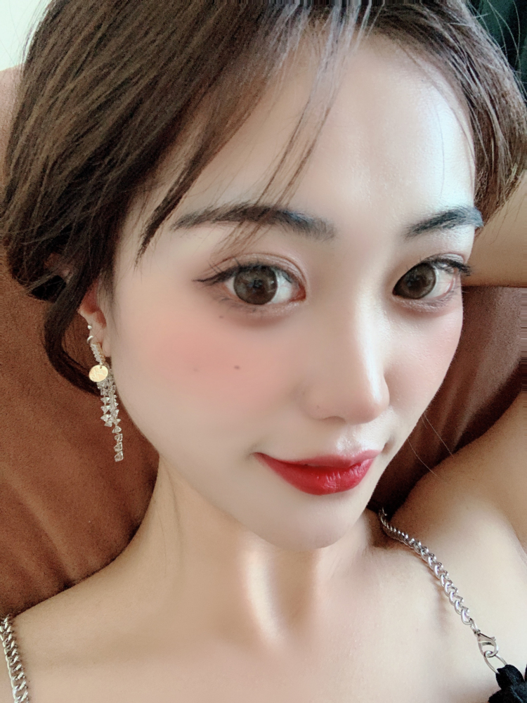 小豆崽儿-辽宁省·鞍山市·铁东区--只接寄拍,买家秀等等
可出外景,奶茶店、咖啡厅、商场等等
出图快
鞋子服装包包配饰等等(不接内衣、性感睡衣)
风格:可盐可甜可御