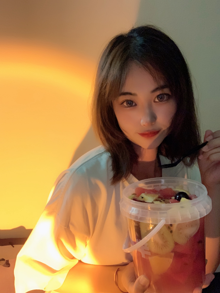 小豆崽儿-辽宁省·鞍山市·铁东区--只接寄拍,买家秀等等
可出外景,奶茶店、咖啡厅、商场等等
出图快
鞋子服装包包配饰等等(不接内衣、性感睡衣)
风格:可盐可甜可御
