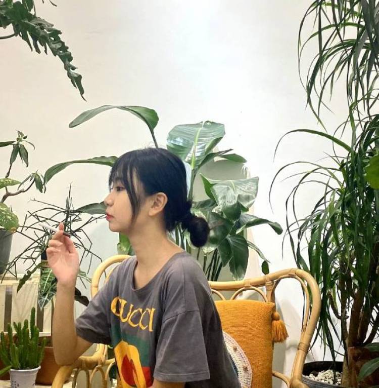 有嘢-广东省·湛江市·霞山区-快手-擅长拍照  可寄拍 买家秀   风格多变   会p图  16岁
身高一米六4  可驾驭各种风格