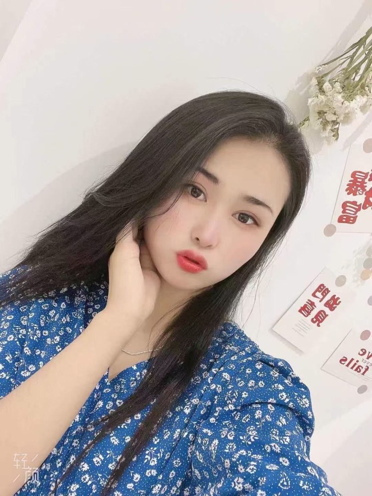A小阿东🌸-河南省·周口市·商水县-快手-会认真拍照修图99年小姐姐 身高167体重106
自由职业 服装买家秀寄拍优先考虑呀 可尝试各种风格