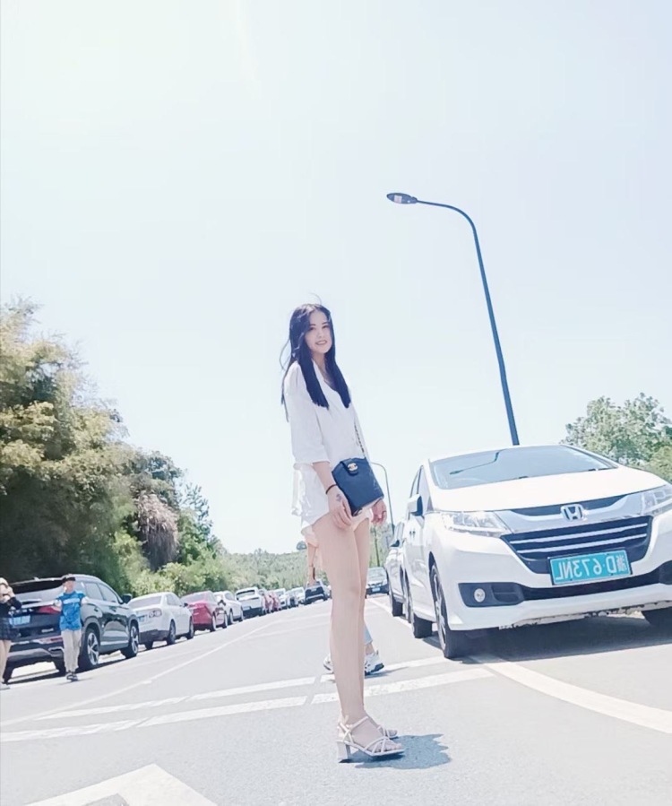 A小阿东🌸-河南省·周口市·商水县-快手-会认真拍照修图99年小姐姐 身高167体重106
自由职业 服装买家秀寄拍优先考虑呀 可尝试各种风格