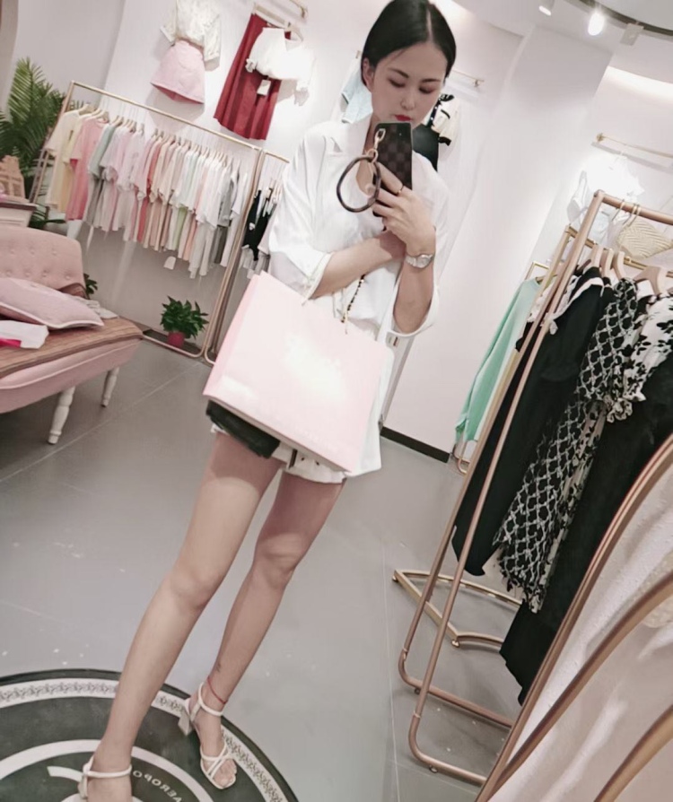 A小阿东🌸-河南省·周口市·商水县-快手-会认真拍照修图99年小姐姐  身高167体重106
自由职业 服装买家秀寄拍优先考虑呀 可尝试各种风格