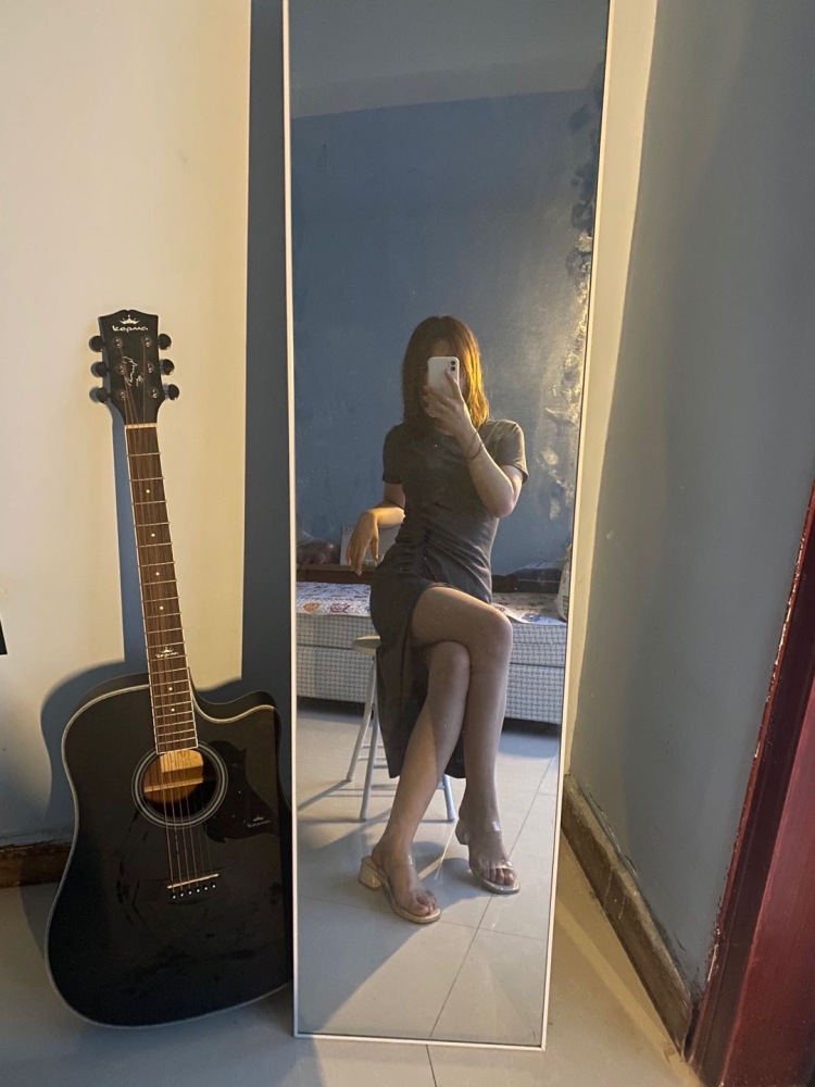 德云女孩巴扎黑-河南省·周口市·扶沟县--身高162.体重48，会p图，化妆。接寄拍，衣服，配饰，鞋子等，不限
