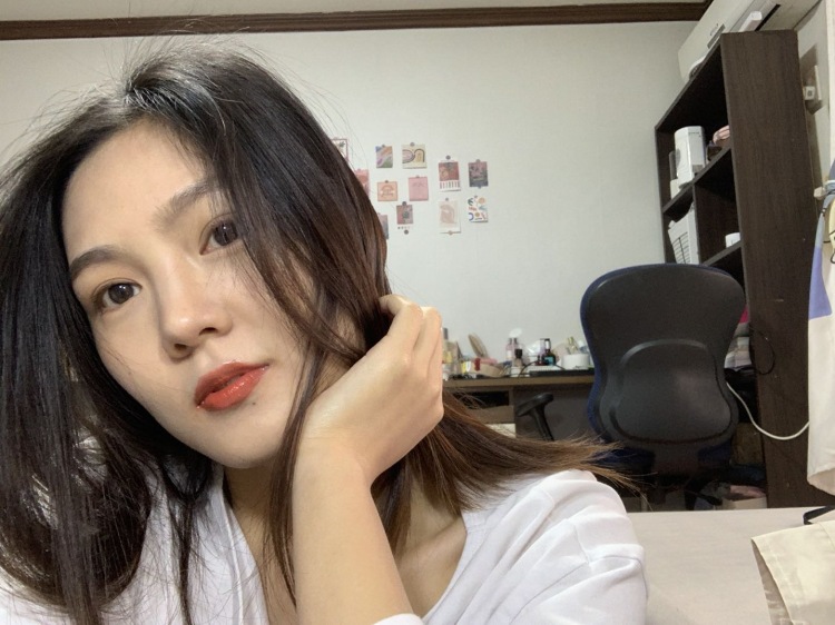 嘻嘻女士-河南省·郑州市·管城回族区--我的特长是会弹吉他 会唱歌 会韩语
风格偏可爱日系学生 不求能挣很多，只是来图一个零花钱，骗子勿扰