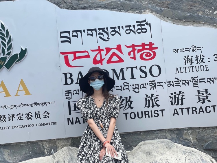 可乐🥤-浙江省·杭州市·萧山区-抖音，微博，***-我的性格就是懒，兴趣就是玩，特长就是吃，技能就是睡
佛系接单