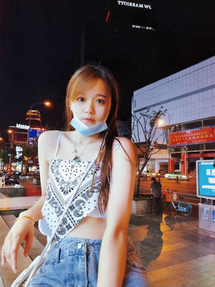 Yilia_💃-上海市·上海市·闵行区--接寄拍,会p图,身高180,体重140浮动的微胖素人💪态度好,配合度高,期待合作~