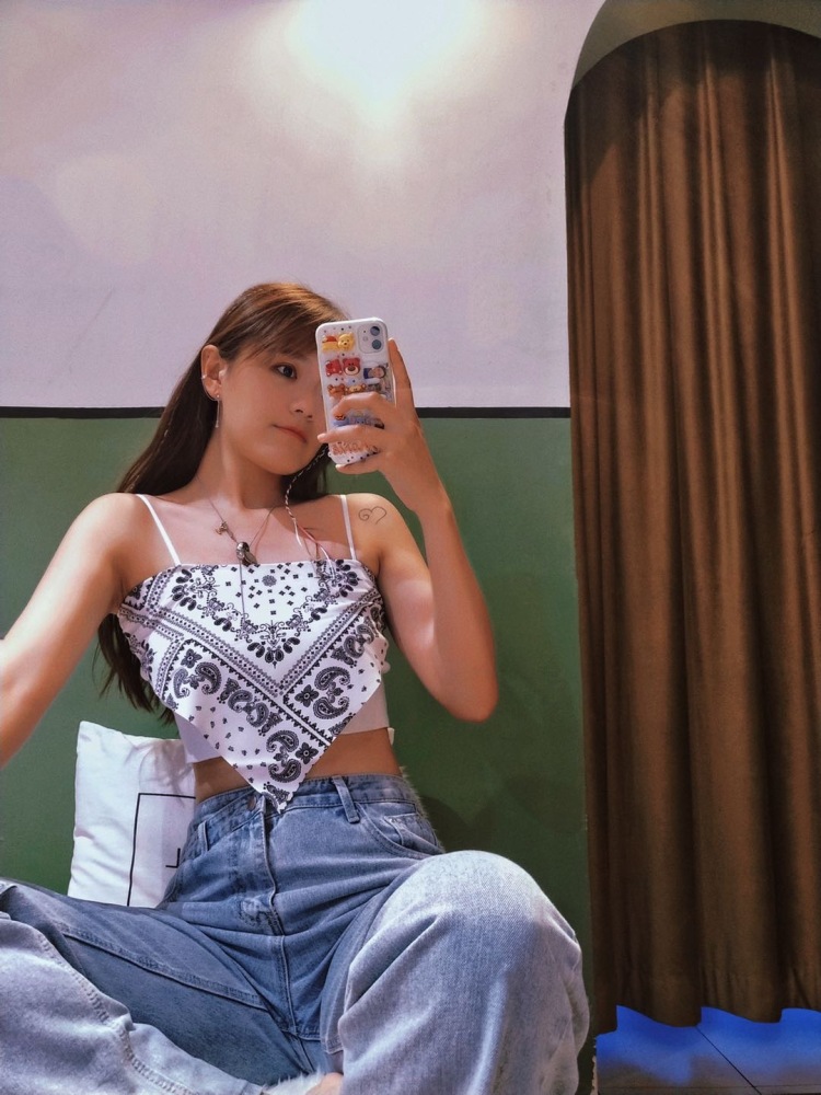 Yilia_💃-上海市·上海市·闵行区--接寄拍,会p图,身高180,体重140浮动的微胖素人💪态度好,配合度高,期待合作~