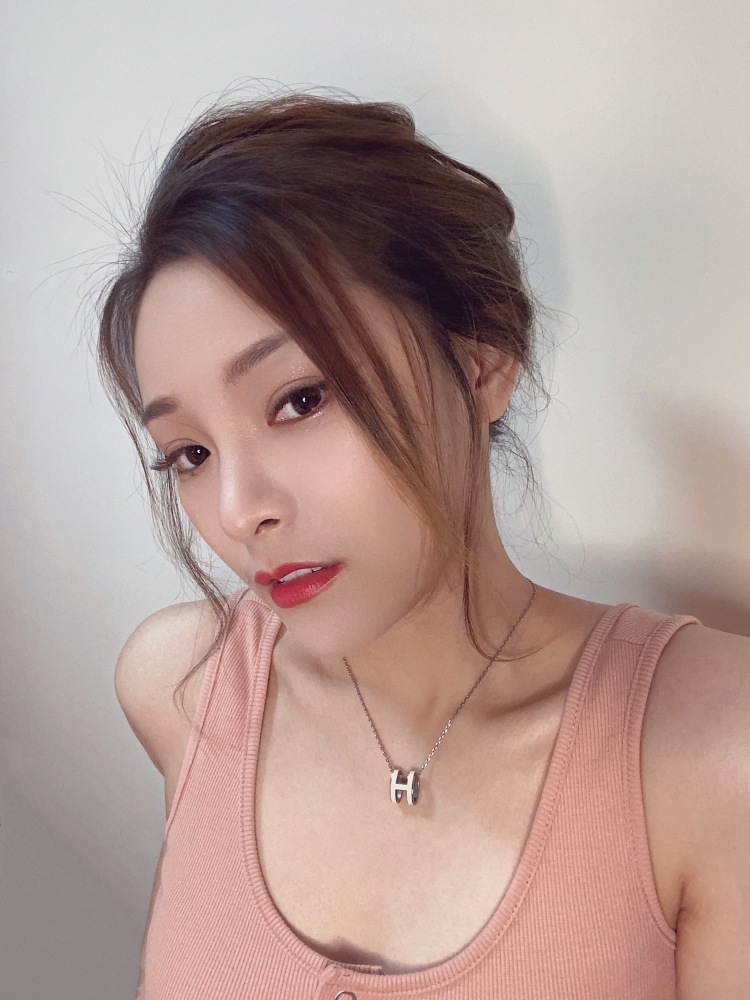 HILLHILL.-广东省·珠海市·香洲区-抖音,***,微博-仅接单寄拍:美瞳、妆容、饰品、服装穿搭、开箱测评、买家秀(需拍视频也可)。精通各类P图软件滤镜和剪辑视频特效等,对时尚审美有想法,扣细节,出图严格把控,保证您收到满意的作品。
