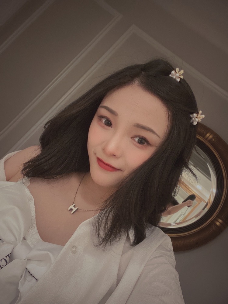 HILLHILL.-广东省·珠海市·香洲区-抖音,***,微博-仅接单寄拍:美瞳、妆容、饰品、服装穿搭、开箱测评、买家秀(需拍视频也可)。精通各类P图软件滤镜和剪辑视频特效等,对时尚审美有想法,扣细节,出图严格把控,保证您收到满意的作品。