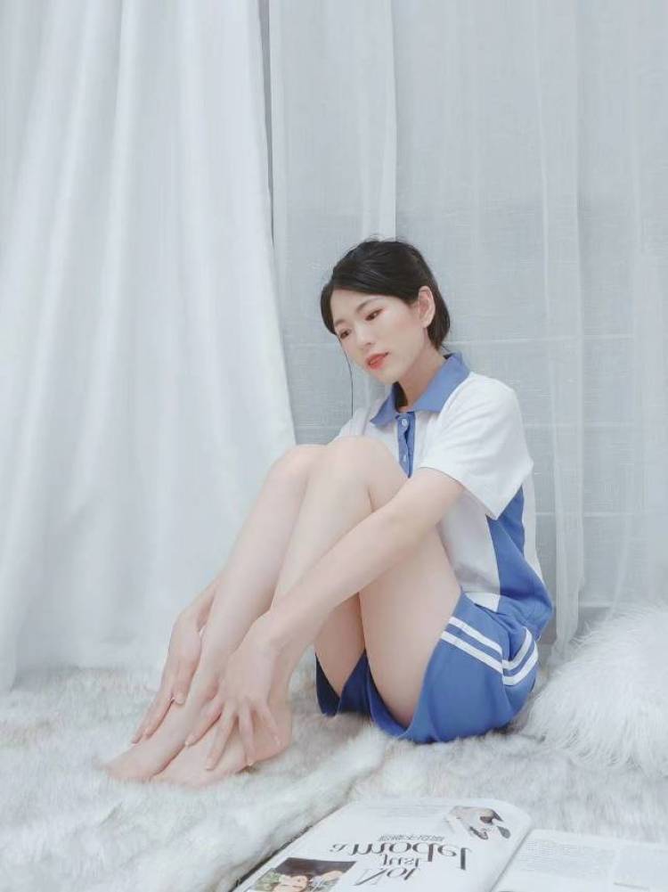 艾琳elin-广东省·深圳市·盐田区--身高160 体重42kg 拍买家秀 开箱测评 ***推文， 自己本身是电商设计师，可以自己完成拍摄修片，出图质量好，会写文案。不接受垫付。