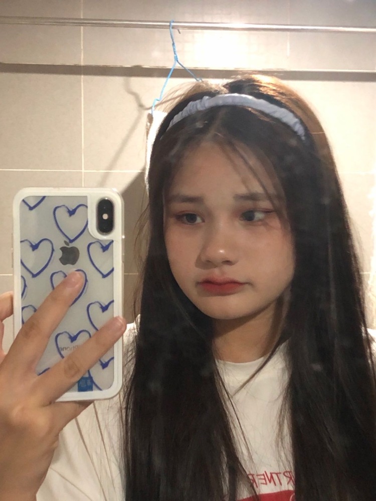 。-广西壮族自治区·南宁市·青秀区-抖音微博***快手-大家好!我是冬霞 爱穿搭摄影修图 接单范围:买家秀/开箱测评/细节图/等人美心善脾气好欢迎合作
艺名:杨冬霞
身份:素人
年龄:17
身高:155
体重:95-100
粉丝:不多
坐标:广西南宁青秀山