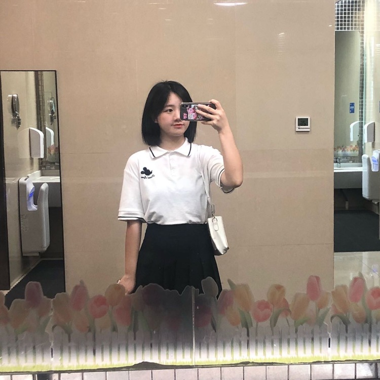 Cwshow-浙江省·温州市·龙港市--喜欢拍照 接买家秀 饰品 衣服 包包 鞋 皆可 身高158 体重48kg