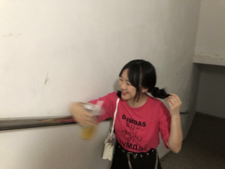 Cwshow-浙江省·温州市·龙港市--喜欢拍照 接买家秀 饰品 衣服 包包 鞋 皆可 身高158 体重48kg