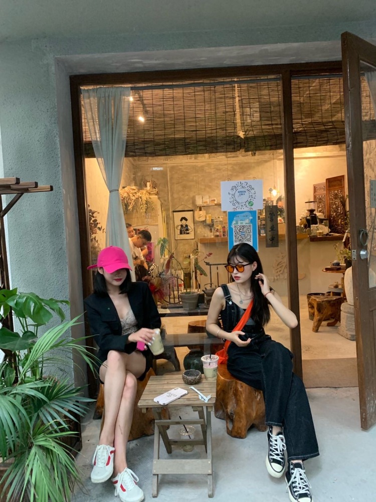 JJzpl💕-陕西省·西安市·莲湖区-抖音 微博-163/92 爱穿搭摄影修图 都是苹果原相机拍摄高清,接单范围:买家秀/开箱测评/细节图/探店都可以/美妆